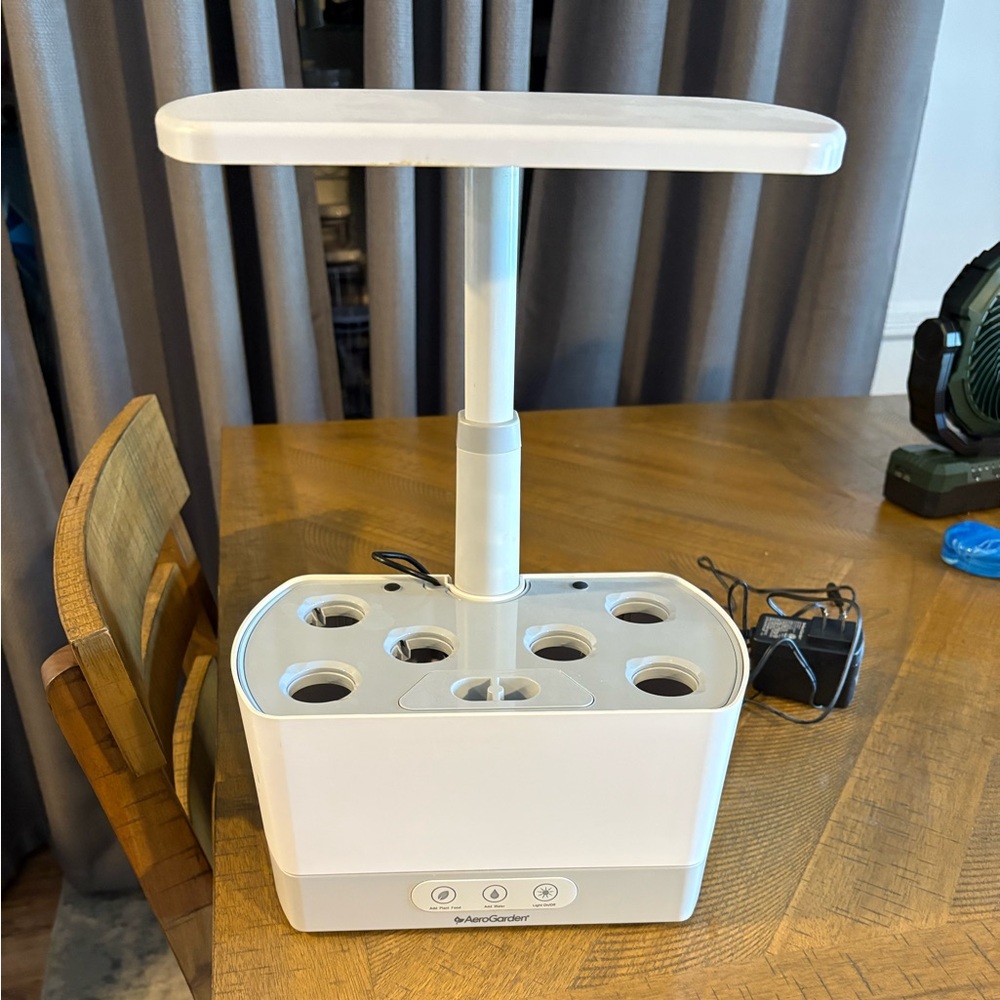 AeroGarden White Indoor Hydroponic Garden
